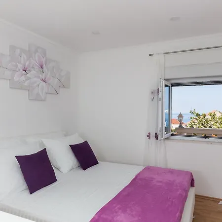 Supetar Apartment *
